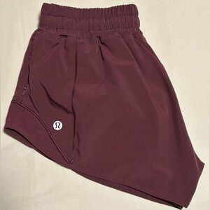 Lululemon Hotty Hot Low-Rise Lined Short 2.5”